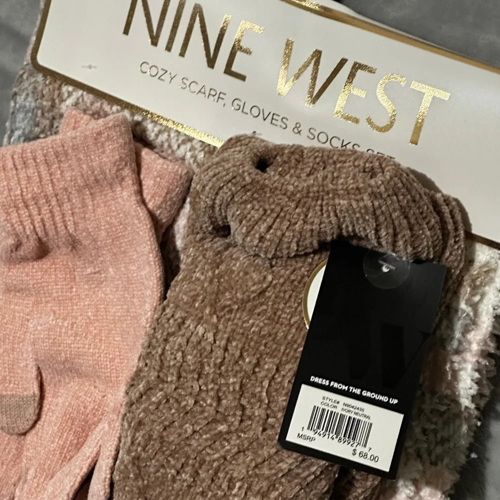 Nine‎ West Scarf Gloves and Socks Set Ivory Neutral Plaid N9042435 New